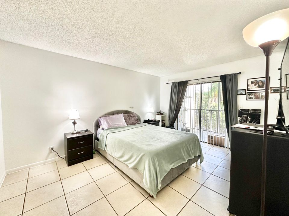 For Sale: $249,000 (2 beds, 2 baths, 950 Square Feet)