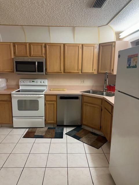 For Rent: $2,400 (2 beds, 2 baths, 1116 Square Feet)