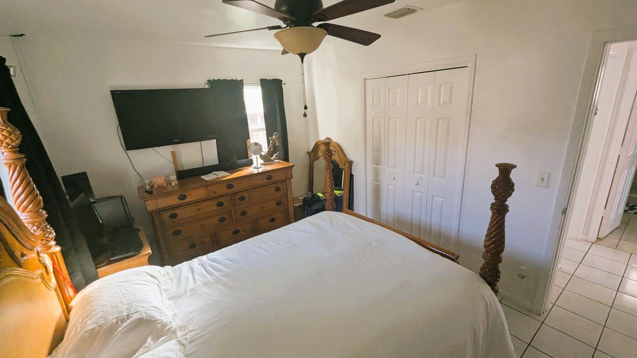 For Sale: $450,000 (2 beds, 1 baths, 816 Square Feet)