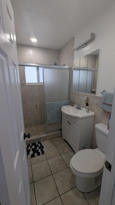 For Sale: $450,000 (2 beds, 1 baths, 816 Square Feet)