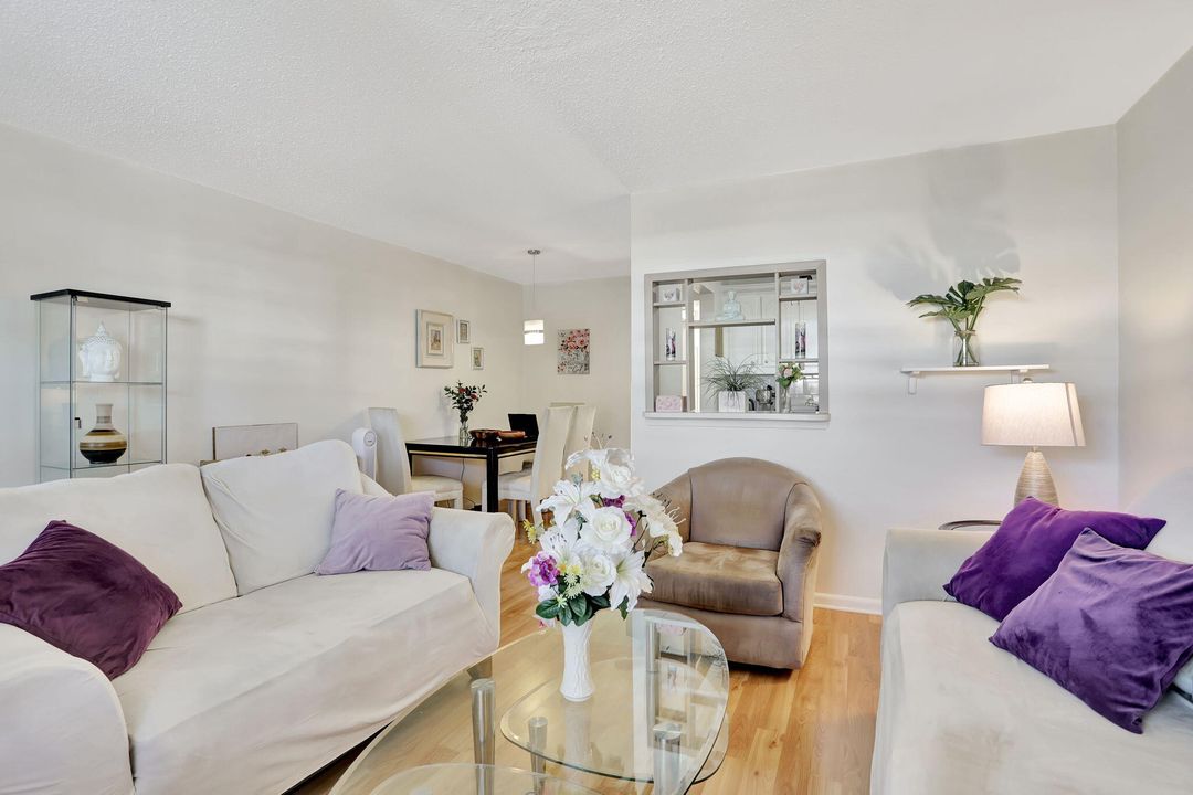 待售: $79,000 (1 贝兹, 1 浴室, 585 平方英尺)