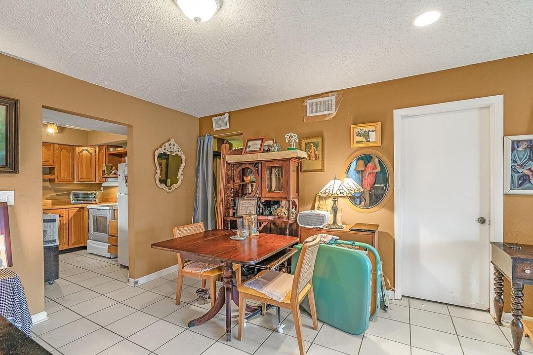 En Venta: $249,000 (2 camas, 2 baños, 1015 Pies cuadrados)