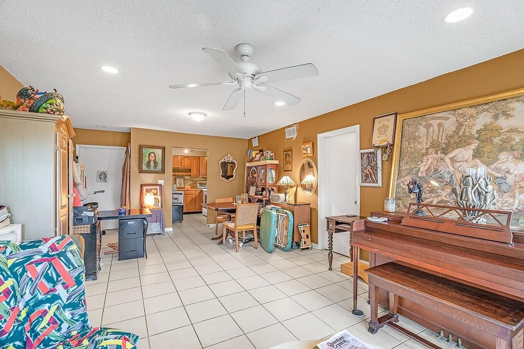 En Venta: $249,000 (2 camas, 2 baños, 1015 Pies cuadrados)