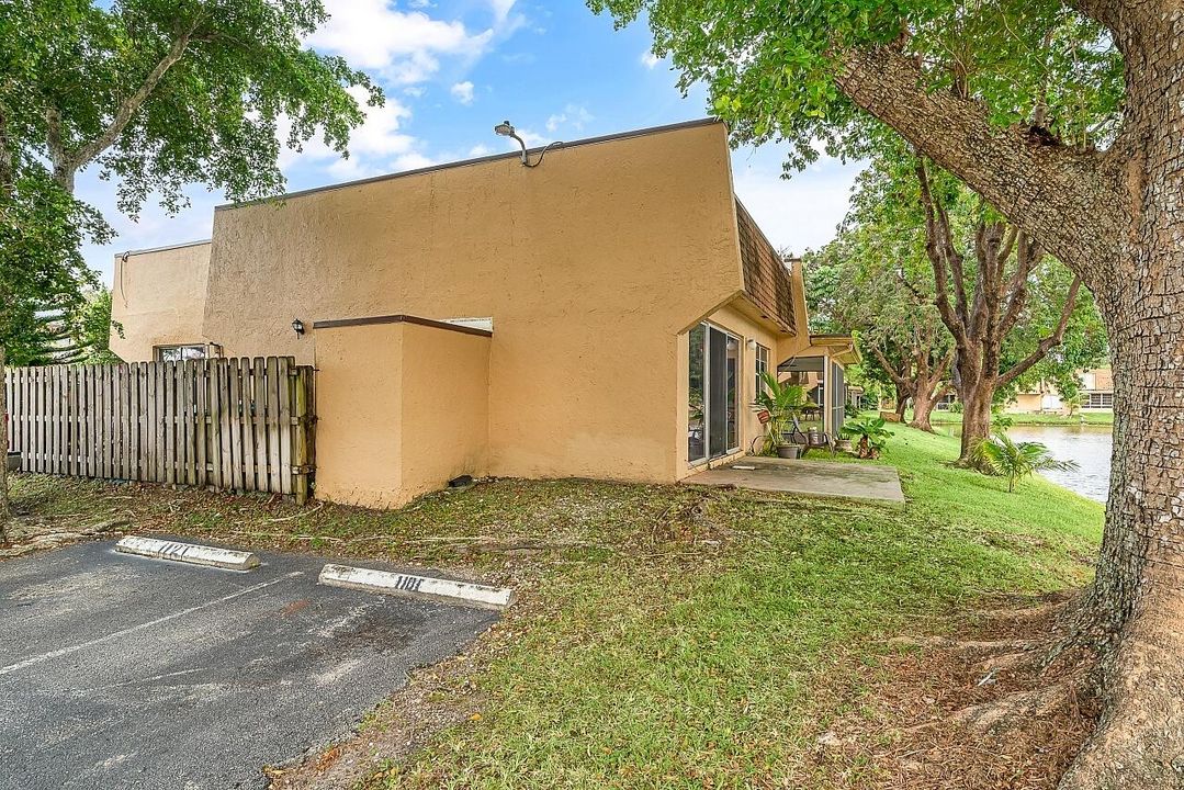 En Venta: $249,000 (2 camas, 2 baños, 1015 Pies cuadrados)