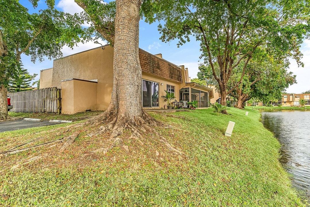 En Venta: $249,000 (2 camas, 2 baños, 1015 Pies cuadrados)