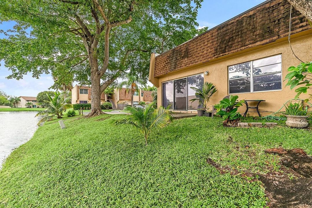 En Venta: $249,000 (2 camas, 2 baños, 1015 Pies cuadrados)