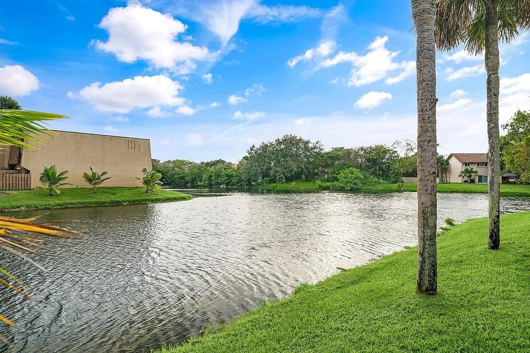 En Venta: $249,000 (2 camas, 2 baños, 1015 Pies cuadrados)