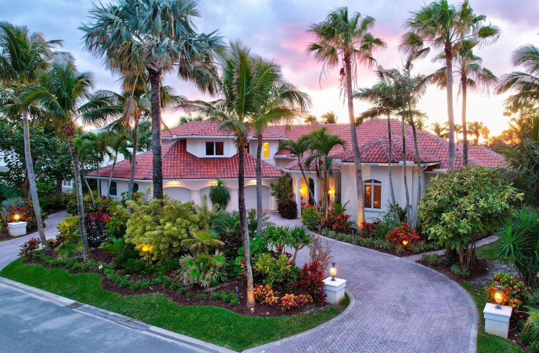 For Sale: $5,200,000 (5 beds, 6 baths, 5828 Square Feet)
