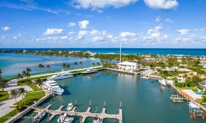 For Sale: $5,200,000 (5 beds, 6 baths, 5828 Square Feet)