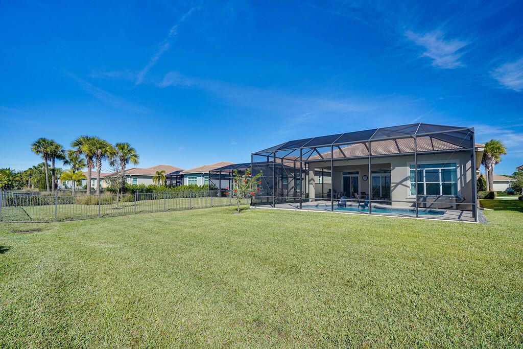 合同活跃: $685,000 (3 贝兹, 3 浴室, 2222 平方英尺)