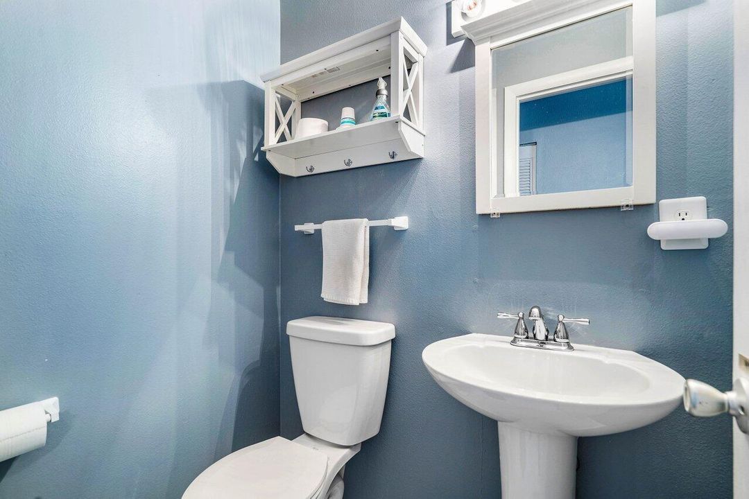 合同活跃: $125,000 (1 贝兹, 1 浴室, 696 平方英尺)