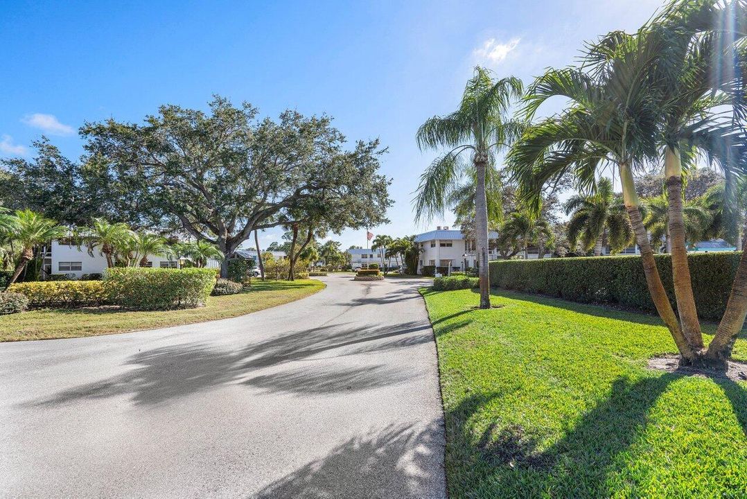 合同活跃: $125,000 (1 贝兹, 1 浴室, 696 平方英尺)