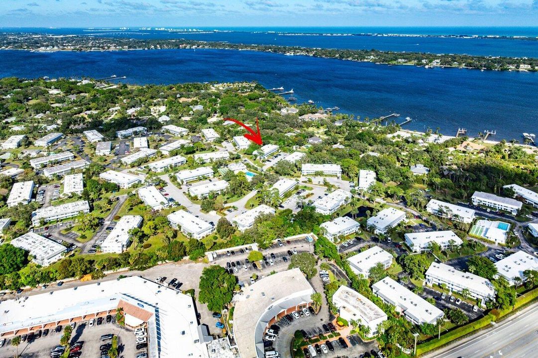 合同活跃: $125,000 (1 贝兹, 1 浴室, 696 平方英尺)