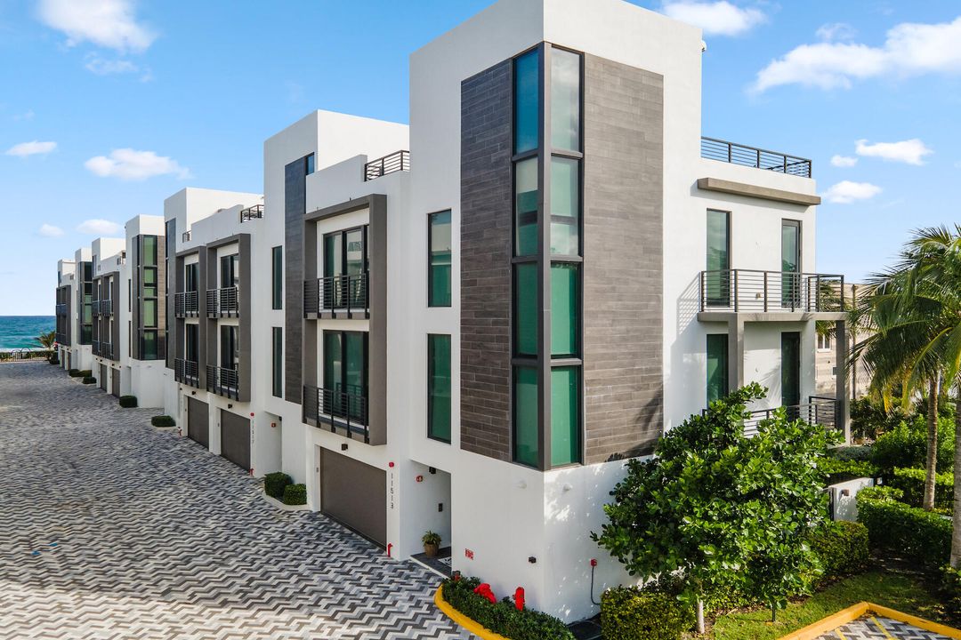 Recently Sold: $2,995,000 (4 beds, 4 baths, 3304 Square Feet)