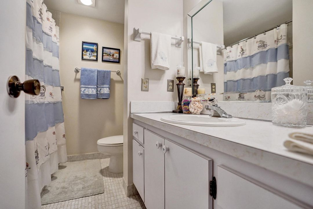 合同活跃: $215,000 (2 贝兹, 2 浴室, 1080 平方英尺)