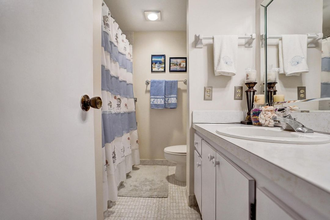 合同活跃: $215,000 (2 贝兹, 2 浴室, 1080 平方英尺)