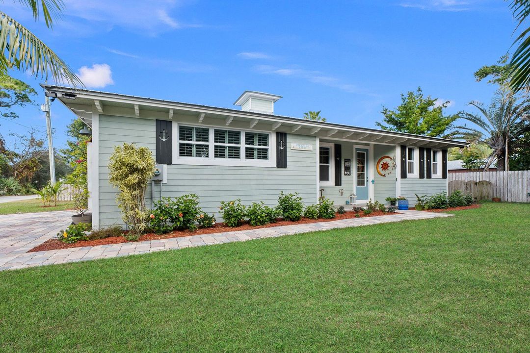 Под контрактом: $569,900 (4 спален, 2 ванн, 1654 Квадратных фут)