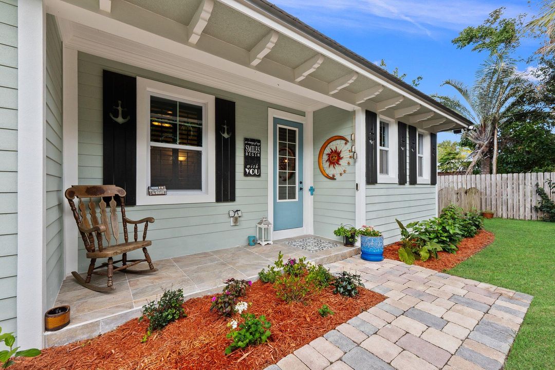 Под контрактом: $569,900 (4 спален, 2 ванн, 1654 Квадратных фут)