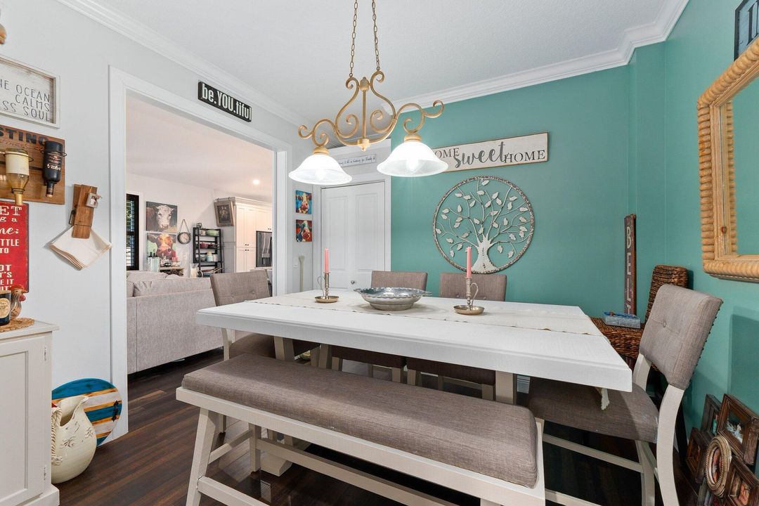 Под контрактом: $569,900 (4 спален, 2 ванн, 1654 Квадратных фут)