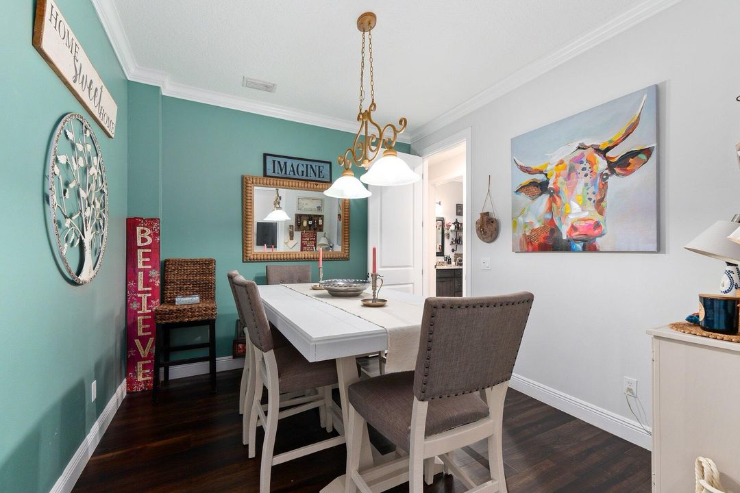 Под контрактом: $569,900 (4 спален, 2 ванн, 1654 Квадратных фут)