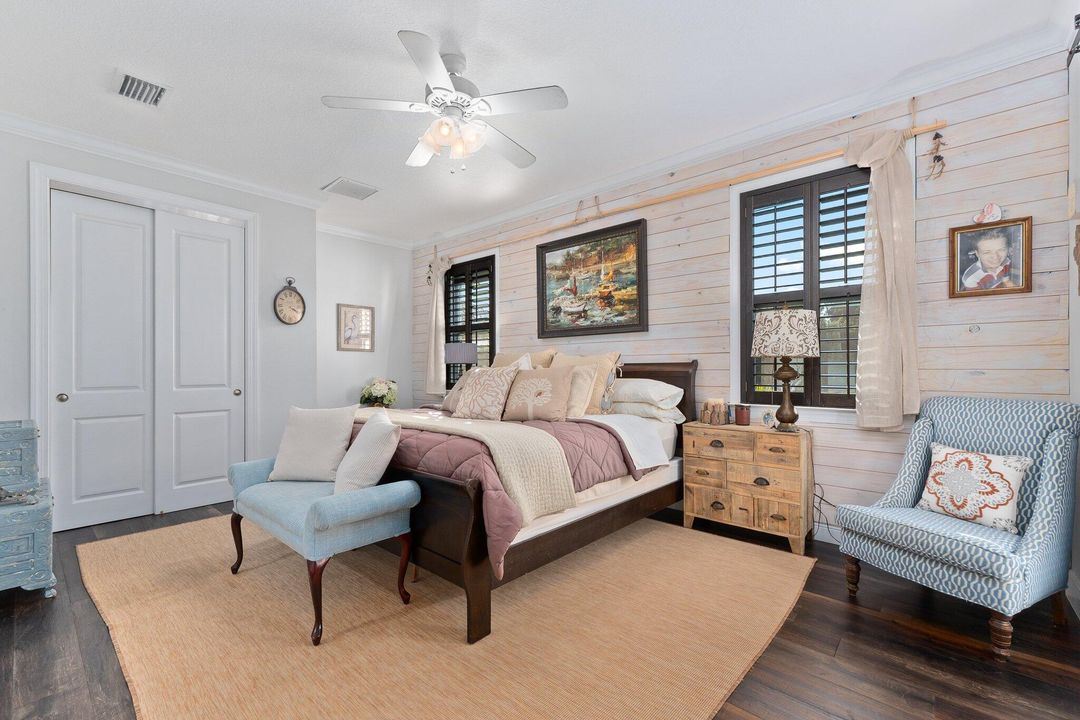 Под контрактом: $569,900 (4 спален, 2 ванн, 1654 Квадратных фут)