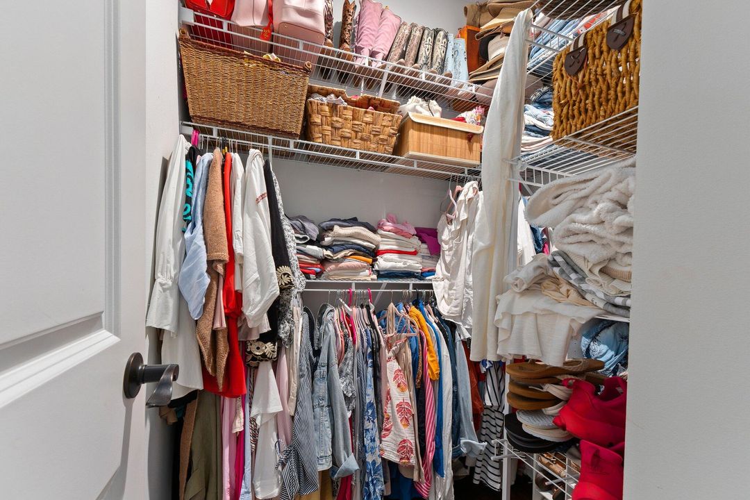 Под контрактом: $569,900 (4 спален, 2 ванн, 1654 Квадратных фут)