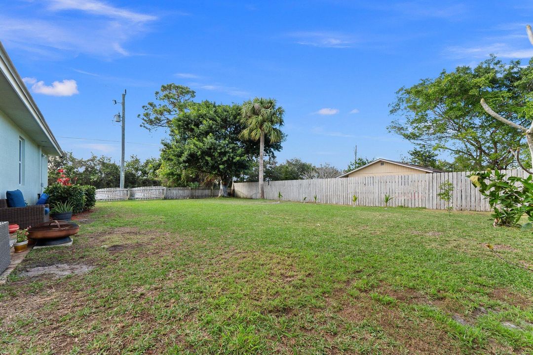 Под контрактом: $569,900 (4 спален, 2 ванн, 1654 Квадратных фут)