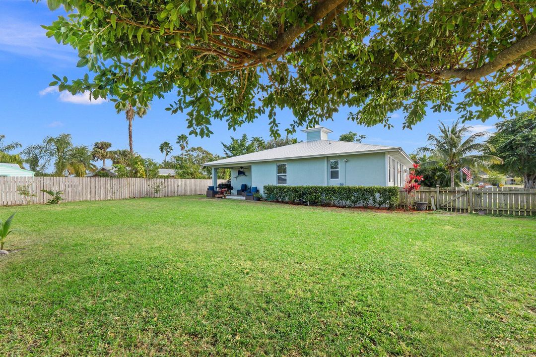 Под контрактом: $569,900 (4 спален, 2 ванн, 1654 Квадратных фут)