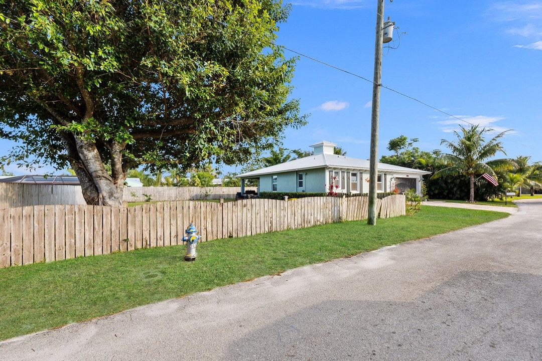 Под контрактом: $569,900 (4 спален, 2 ванн, 1654 Квадратных фут)