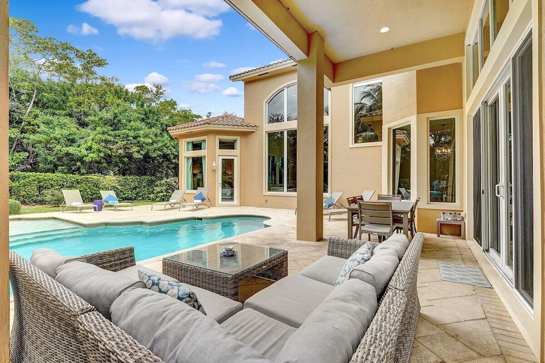 For Rent: $19,500 (5 beds, 4 baths, 4425 Square Feet)