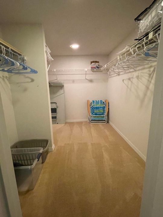 Activo con contrato: $3,200 (3 camas, 2 baños, 1360 Pies cuadrados)