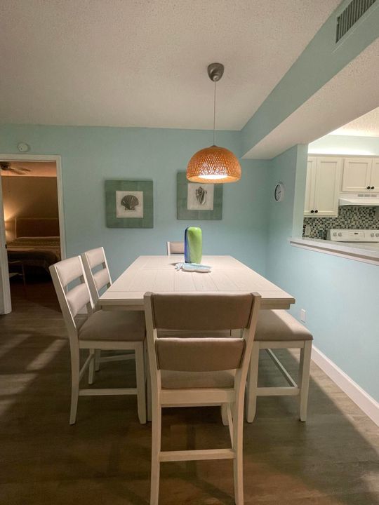 Activo con contrato: $3,200 (3 camas, 2 baños, 1360 Pies cuadrados)