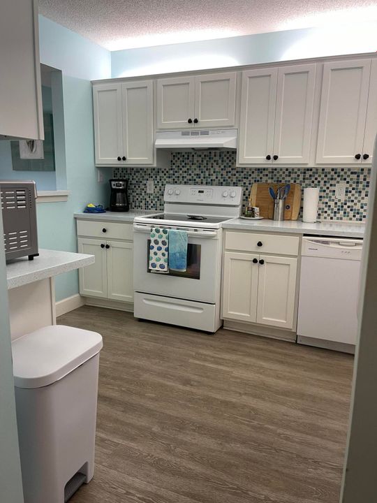 Activo con contrato: $3,200 (3 camas, 2 baños, 1360 Pies cuadrados)