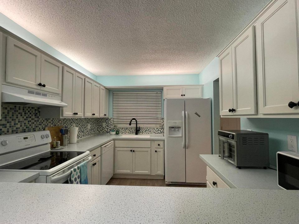 Activo con contrato: $3,200 (3 camas, 2 baños, 1360 Pies cuadrados)