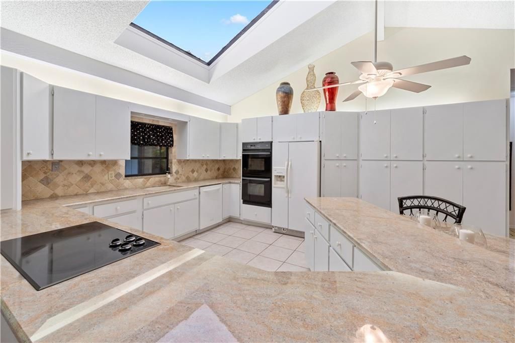 В аренду: $5,900 (2 спален, 2 ванн, 2955 Квадратных фут)