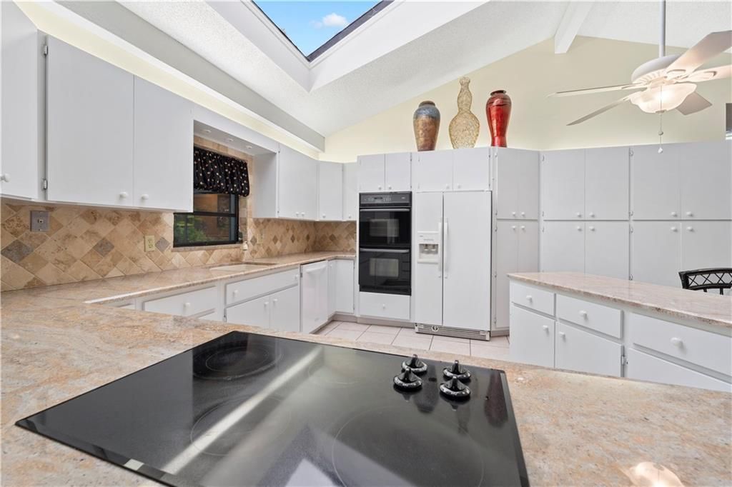 В аренду: $5,900 (2 спален, 2 ванн, 2955 Квадратных фут)