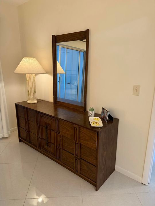 На продажу: $175,000 (2 спален, 1 ванн, 910 Квадратных фут)