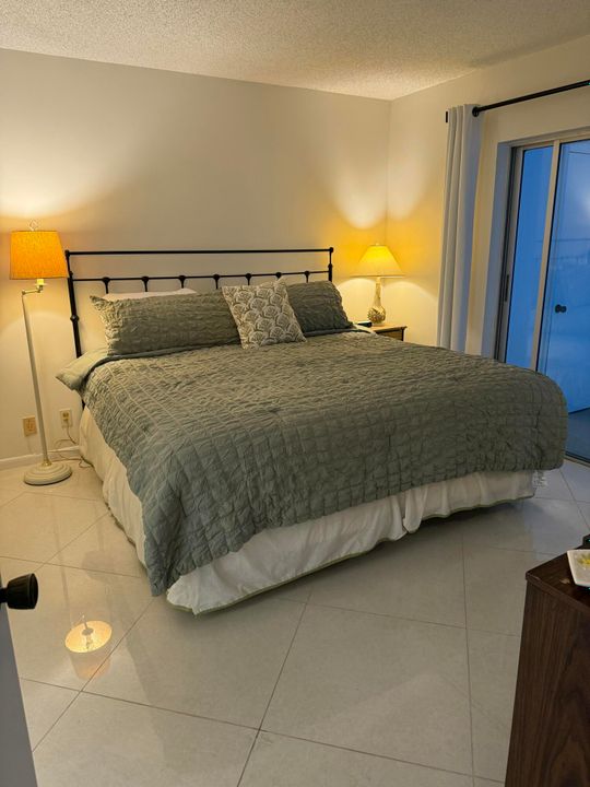 На продажу: $175,000 (2 спален, 1 ванн, 910 Квадратных фут)