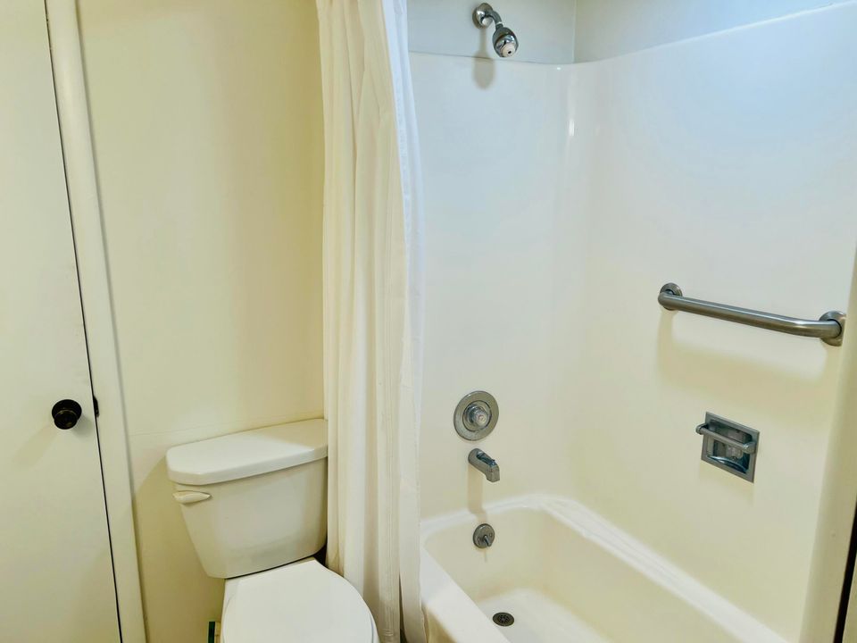 На продажу: $175,000 (2 спален, 1 ванн, 910 Квадратных фут)