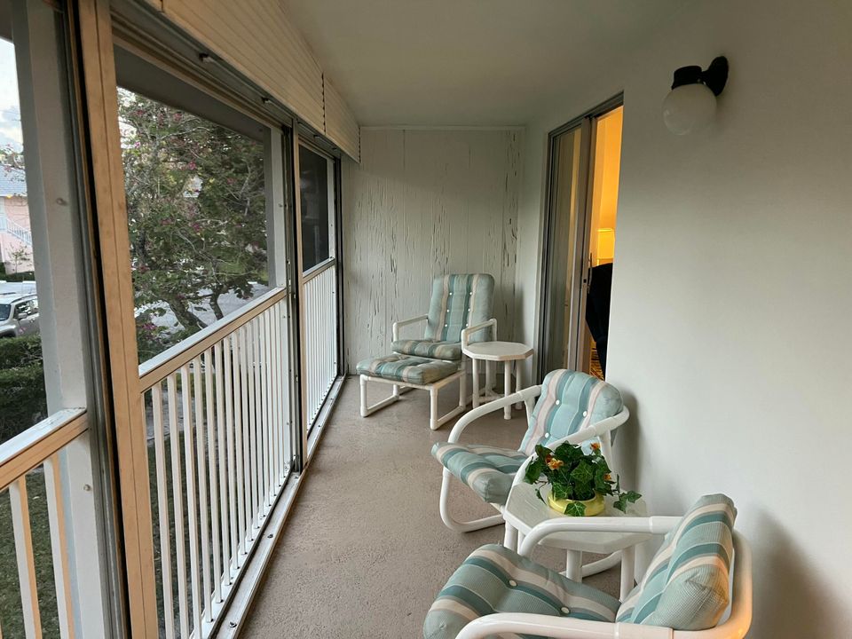 На продажу: $175,000 (2 спален, 1 ванн, 910 Квадратных фут)