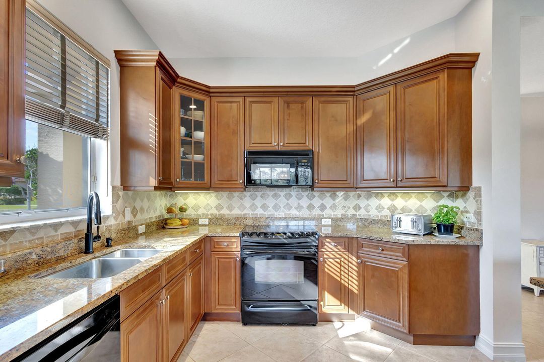 Active With Contract: $7,000 (3 beds, 2 baths, 1964 Square Feet)