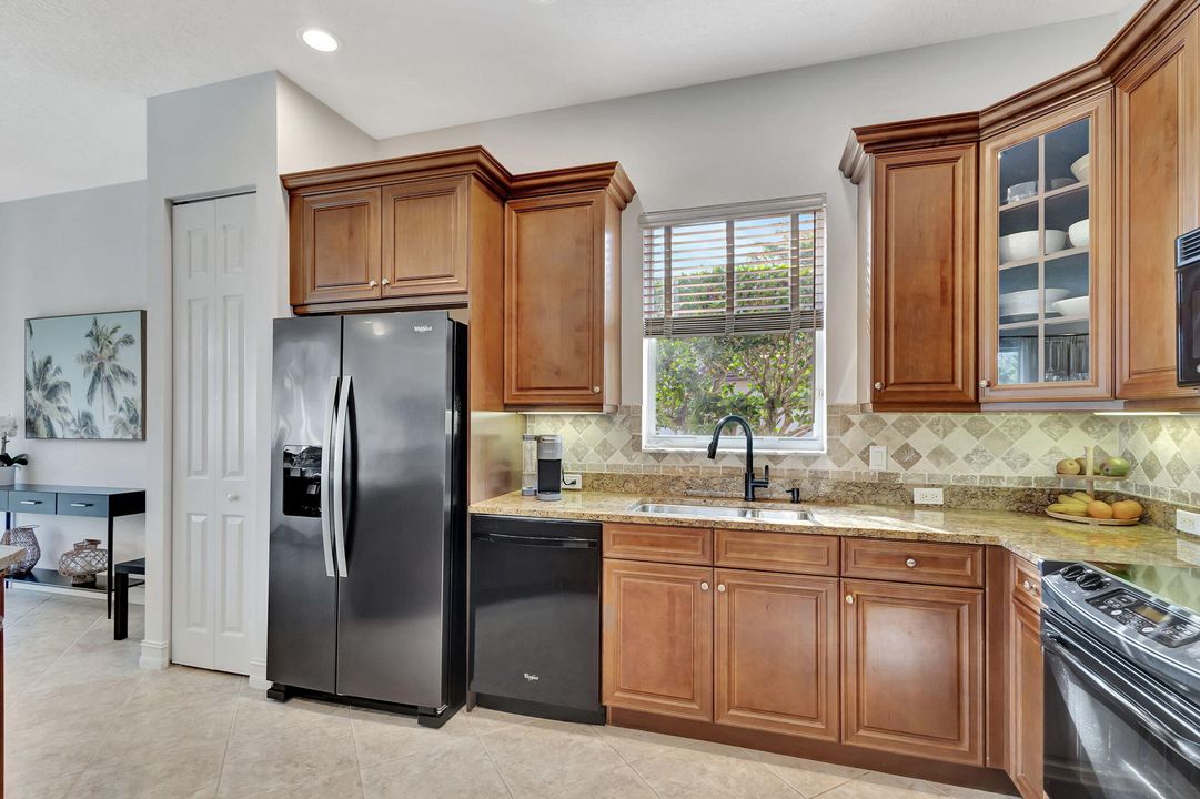 Active With Contract: $7,000 (3 beds, 2 baths, 1964 Square Feet)