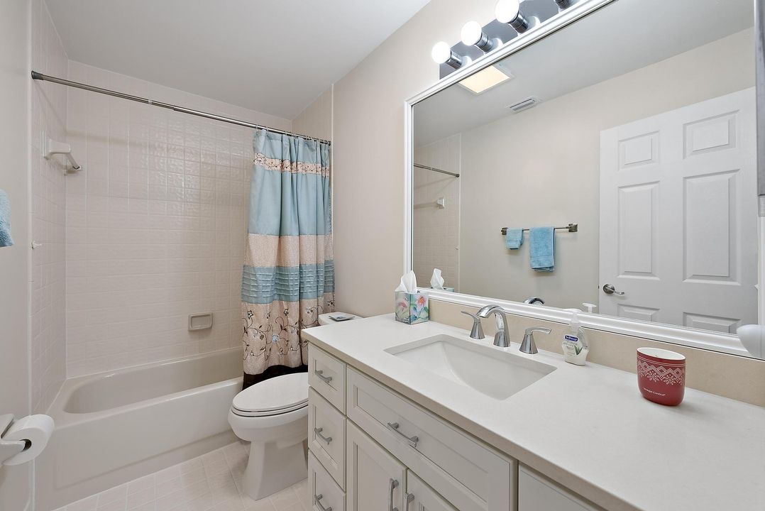 Activo con contrato: $313,900 (2 camas, 2 baños, 1299 Pies cuadrados)