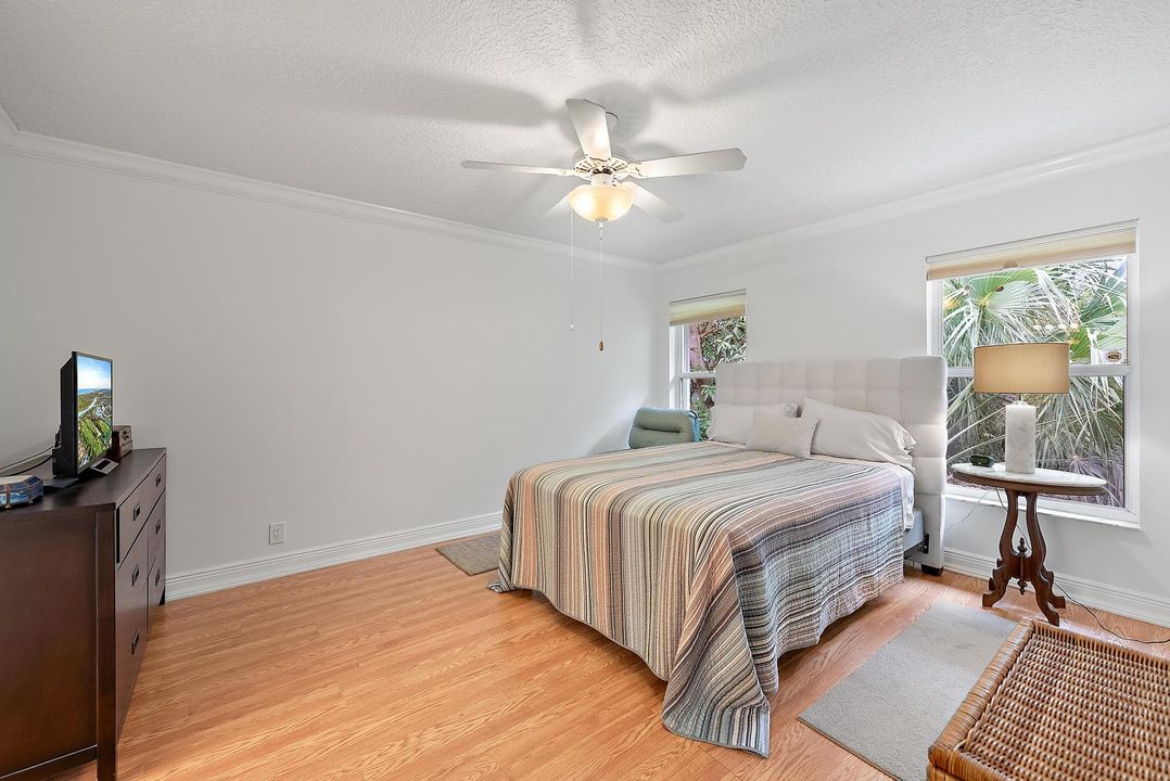 Activo con contrato: $313,900 (2 camas, 2 baños, 1299 Pies cuadrados)