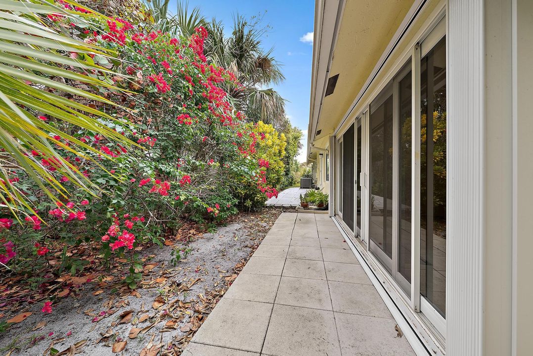 Activo con contrato: $313,900 (2 camas, 2 baños, 1299 Pies cuadrados)