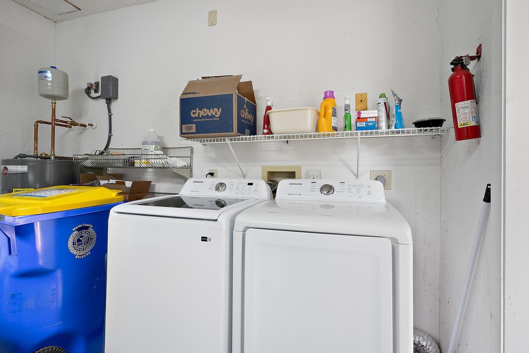 Activo con contrato: $313,900 (2 camas, 2 baños, 1299 Pies cuadrados)