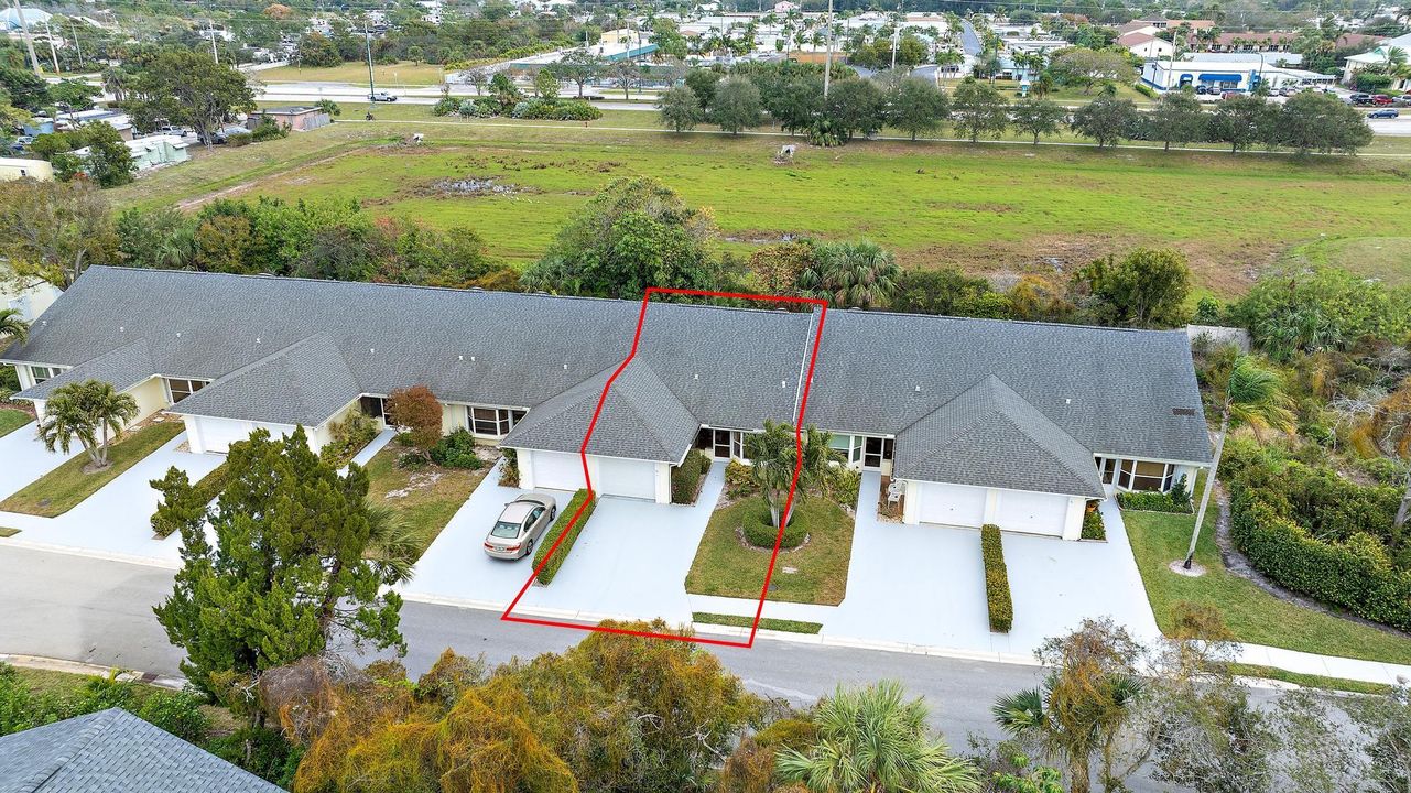 Activo con contrato: $313,900 (2 camas, 2 baños, 1299 Pies cuadrados)