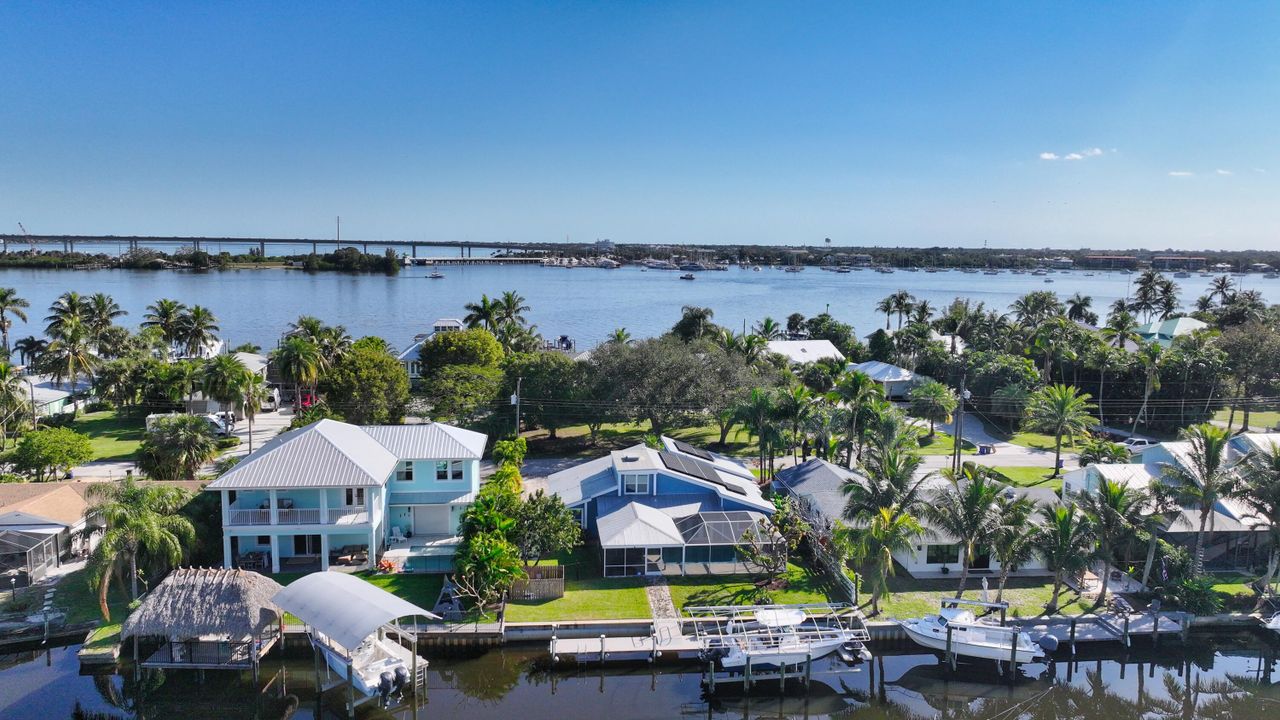 En Venta: $995,000 (3 camas, 2 baños, 1958 Pies cuadrados)