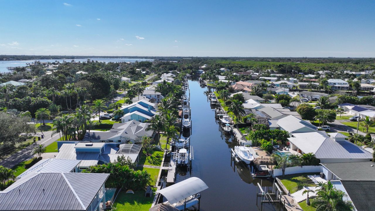 En Venta: $995,000 (3 camas, 2 baños, 1958 Pies cuadrados)
