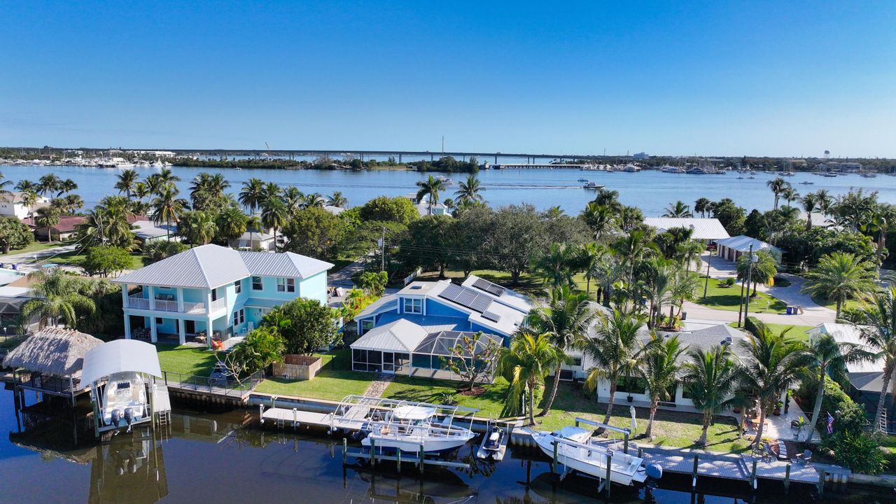 En Venta: $995,000 (3 camas, 2 baños, 1958 Pies cuadrados)